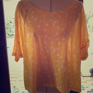 Yellow cropped loose fitting H&M shirt.